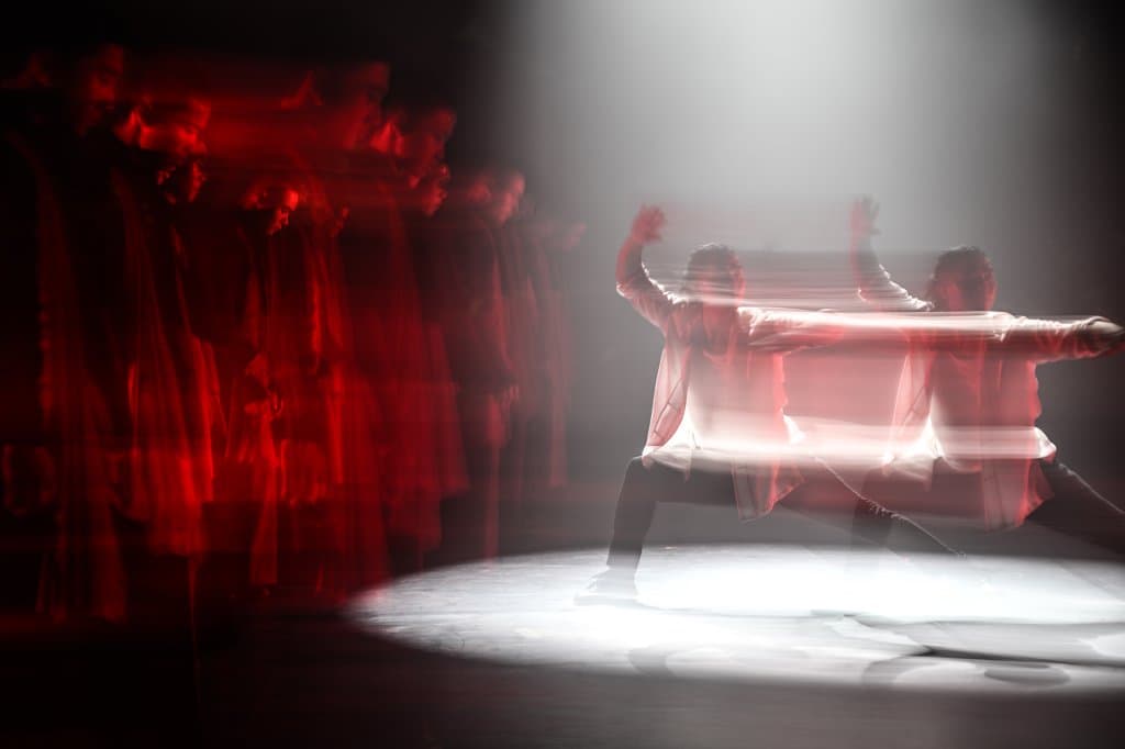 Radu Afrim, Kathleen Turner și Sasaki Iluminează Scena FITS în Ziua a Opta